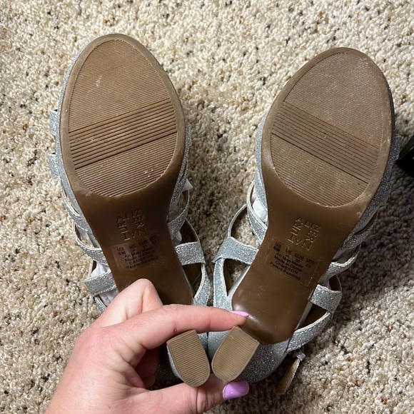 Naturalizer Silver Glitter Heels - Picture 7 of 8